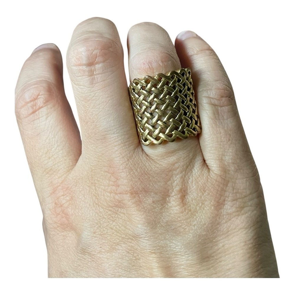 Vintage gold plated wide ladies fashion ring; an open basketweave pattern